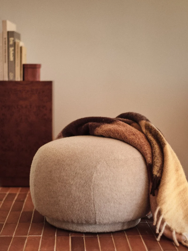 Pouf rond en alpaga doux beige naturel 60 cm Rico - Ferm Living