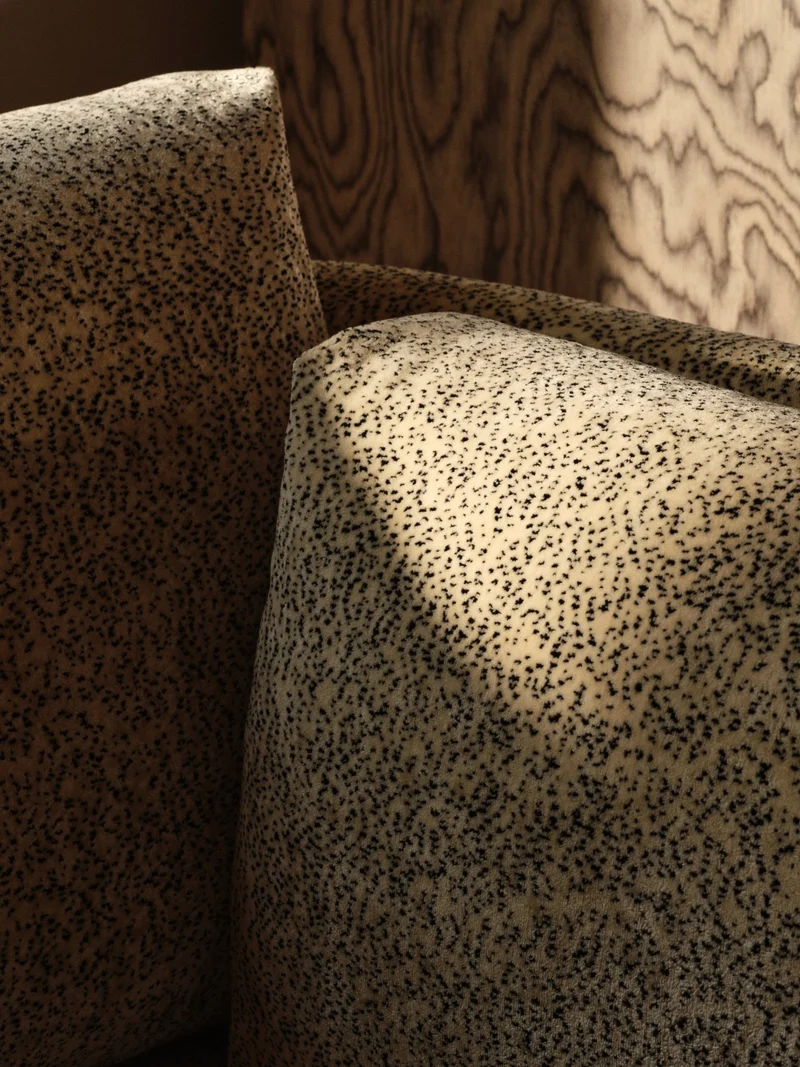 Module central de canapé en velours poppy beige et noir Dase - Ferm Living