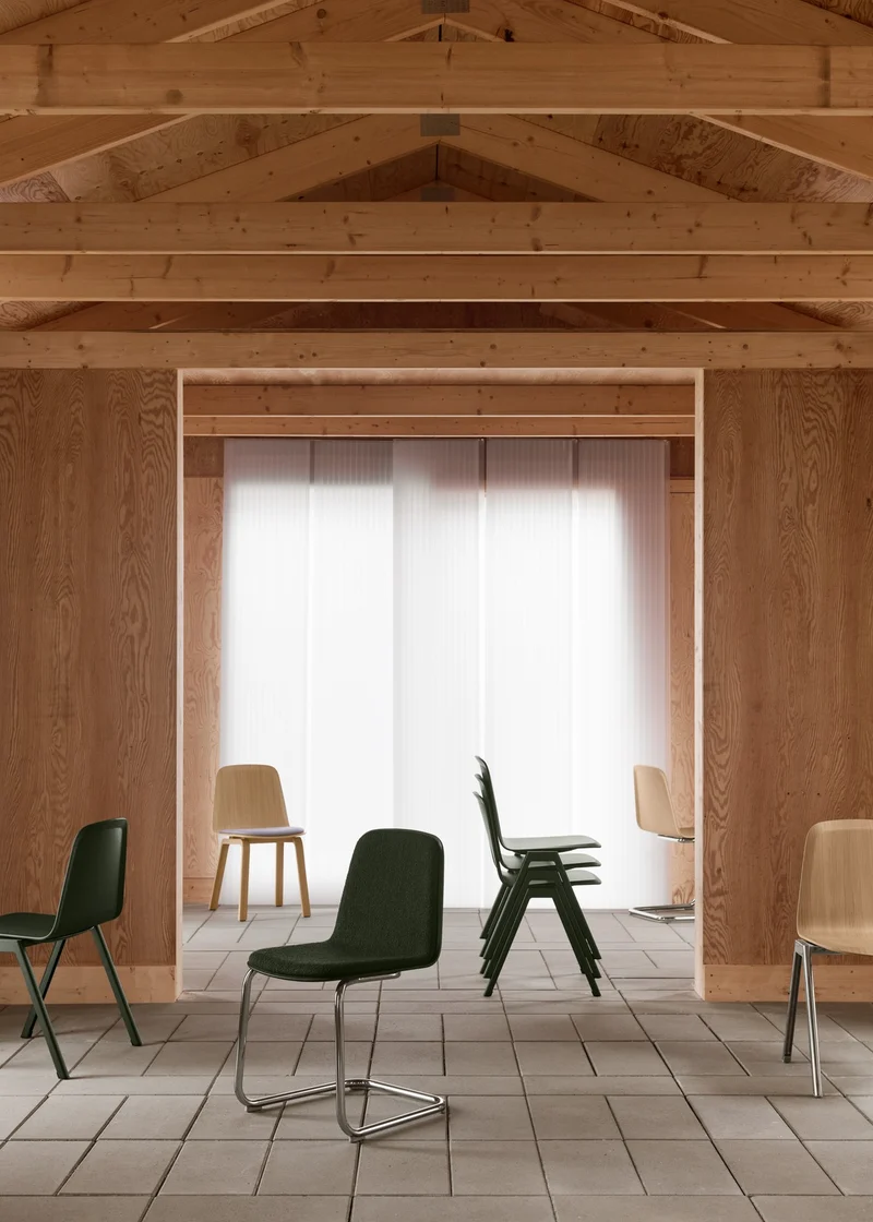 Chaise en hêtre noir Brink - Muuto