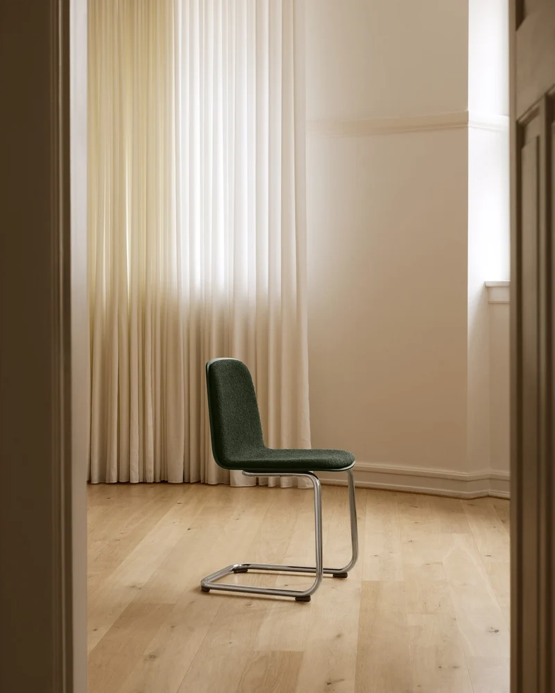 Chaise en hêtre noir et acier noir Brink - Muuto