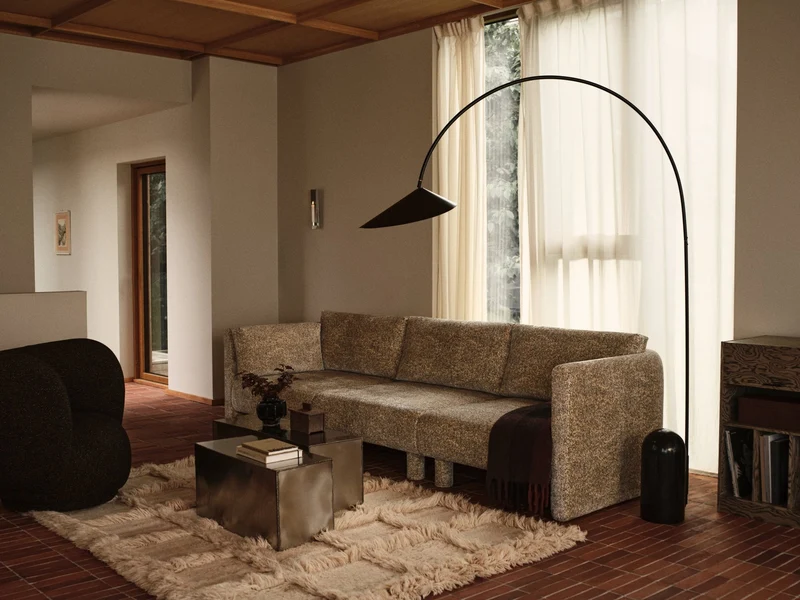 Module d'angle de canapé avec accoudoir en velours poppy beige et noir L Dase - Ferm Living
