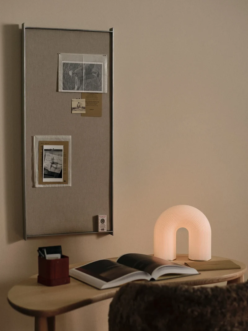 Tableau d'affichage mural rectangulaire en liège beige et aluminium brossé 45 x 5 x 104 cm Lager - Ferm Living