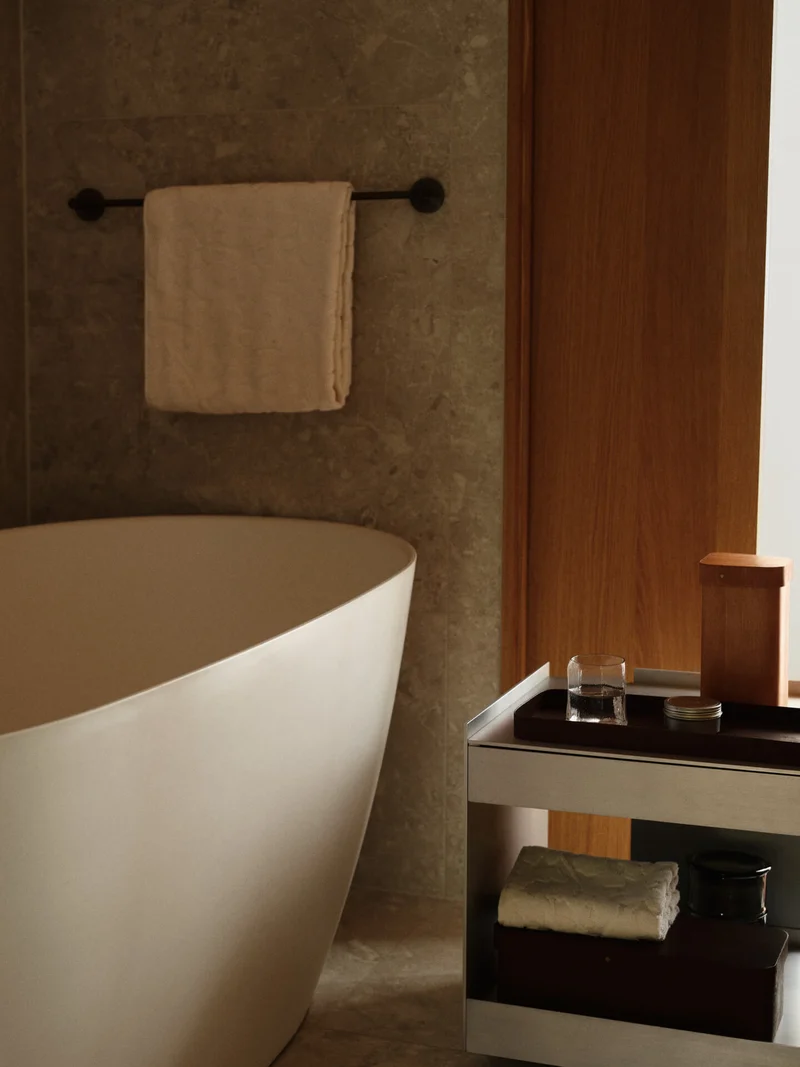 Chariot avec tiroir en aluminium chromé Lager - Ferm Living