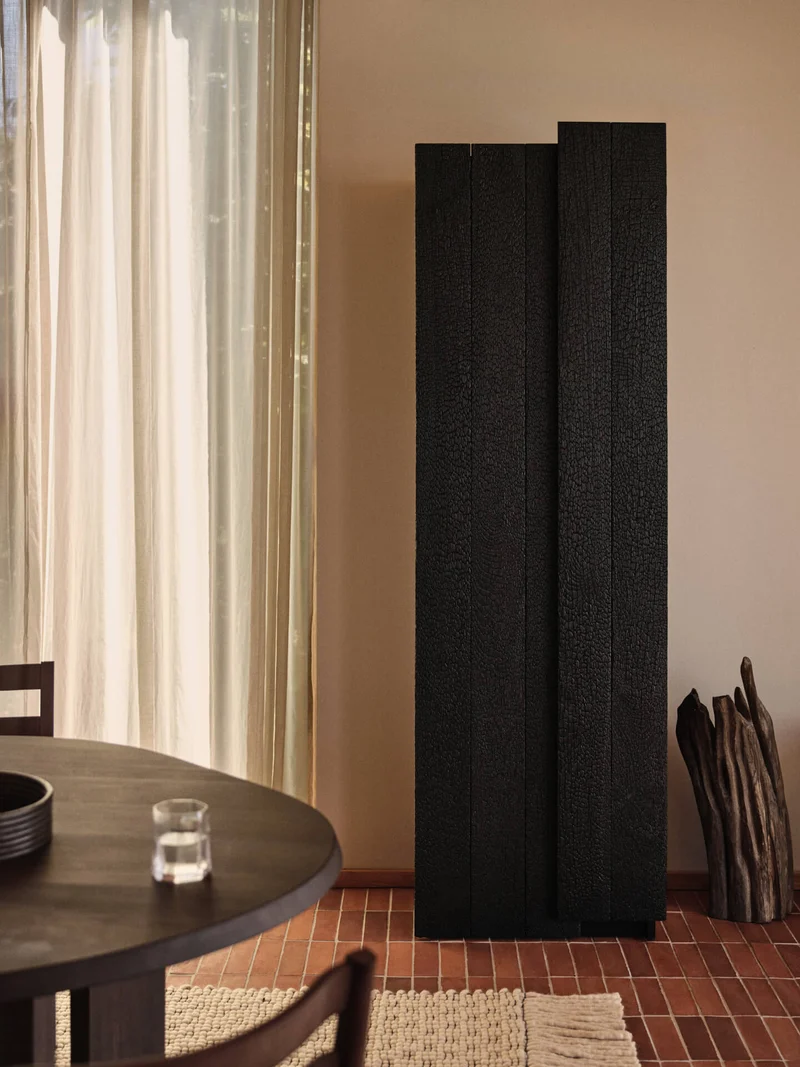 Armoire en chêne noir vernis 64 x 41 x 204,5 cm Koh - Ferm Living