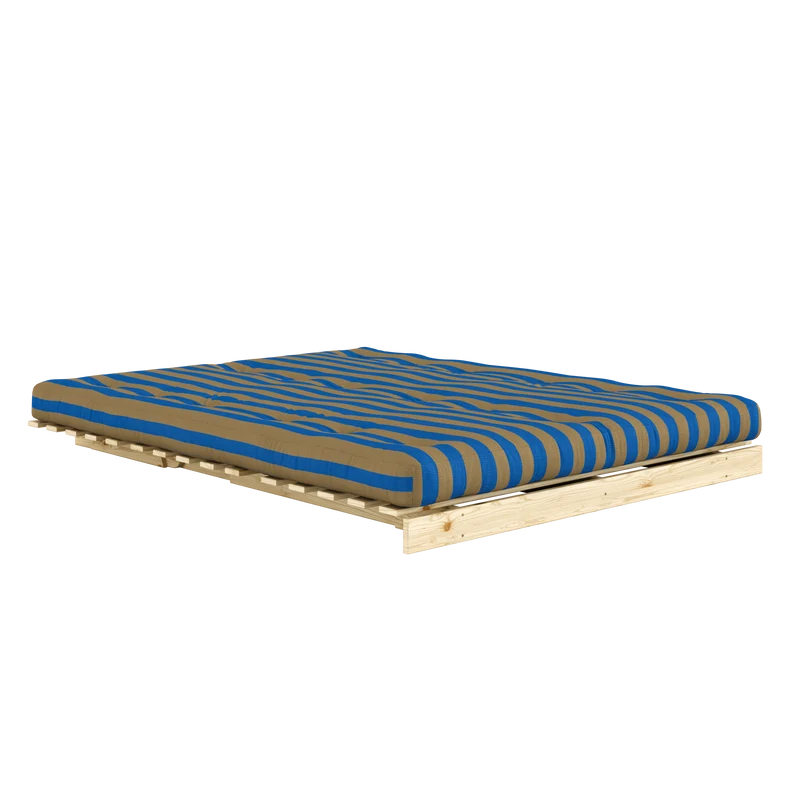 Canapé-lit en pin massif avec matelas rayé bordeaux et bleu clair 160x200cm Raw roots - Karup Design