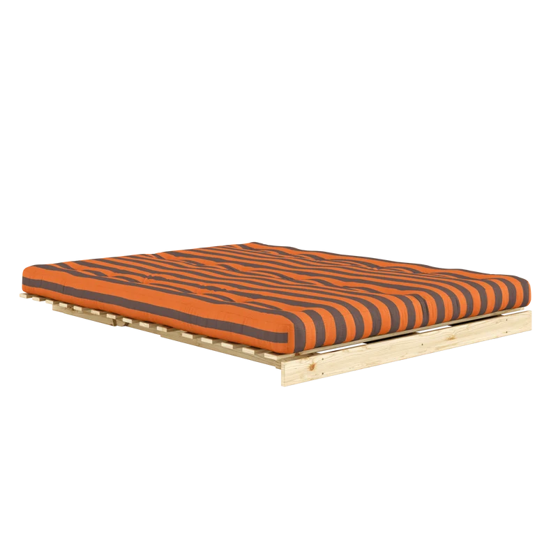 Canapé-lit en pin massif avec matelas rayé bordeaux et bleu clair 160x200cm Raw roots - Karup Design