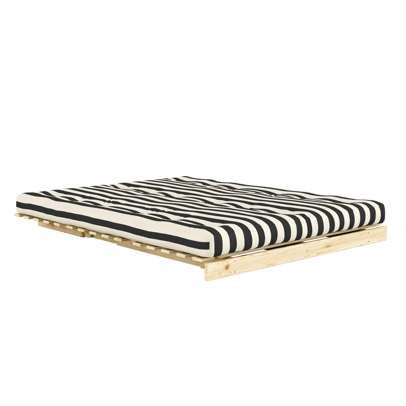 Canapé-lit en pin massif avec matelas rayé blanc et noir 160x200cm Raw roots - Karup Design