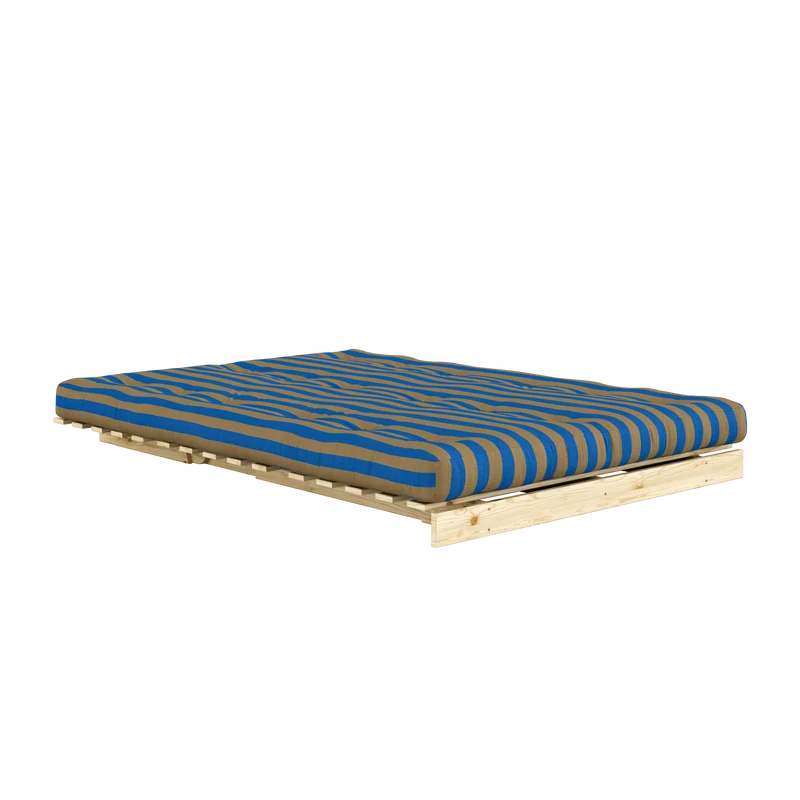 Canapé-lit en pin massif avec matelas rayé orange et marron 140x200cm Raw roots - Karup Design