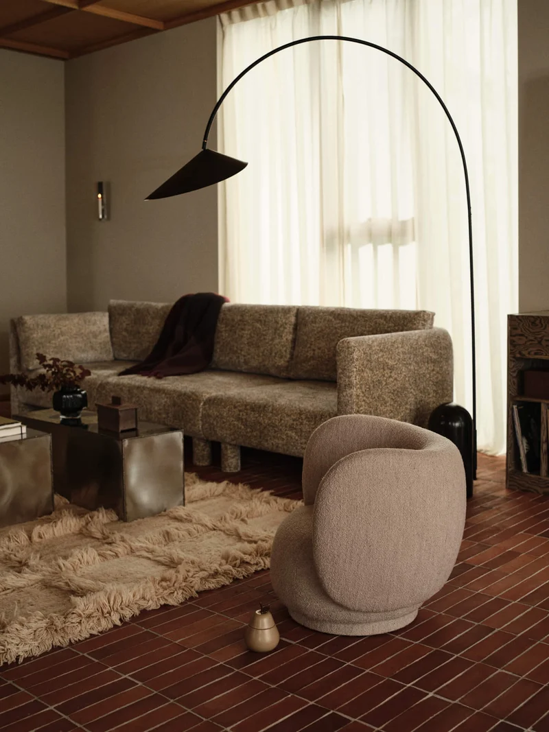 Fauteuil pour enfant en tissu bouclé beige Rico - Ferm Living