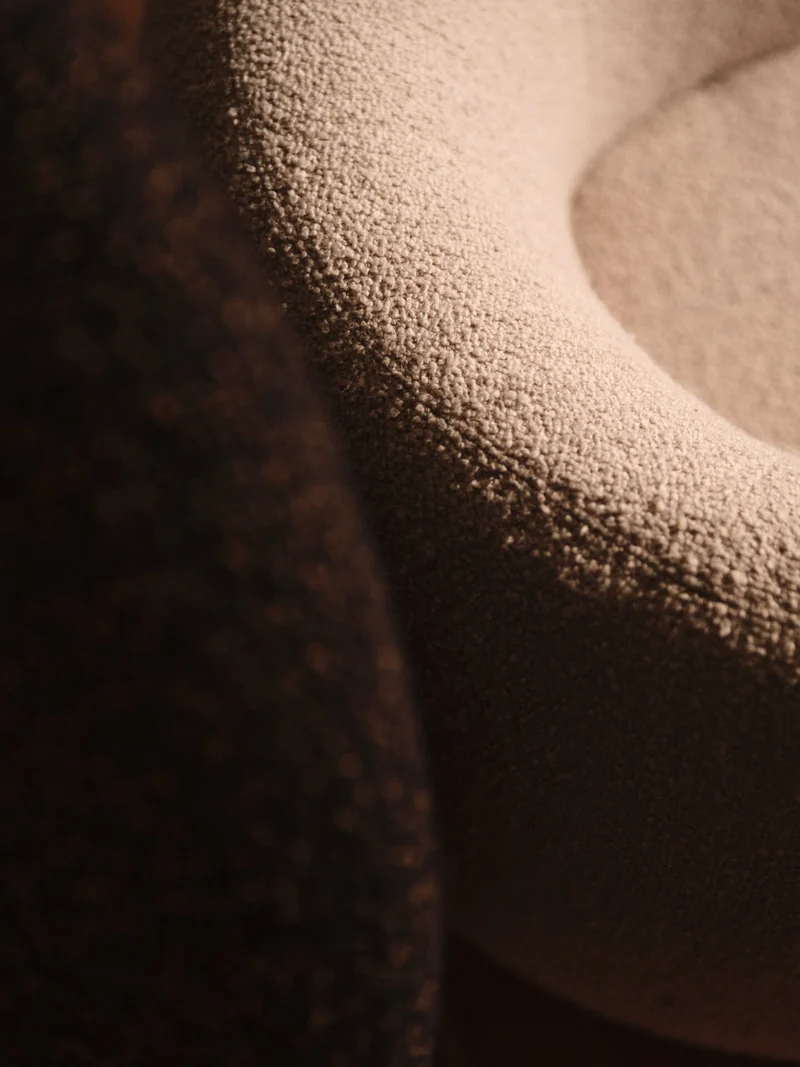 Fauteuil pour enfant en tissu bouclé beige Rico - Ferm Living