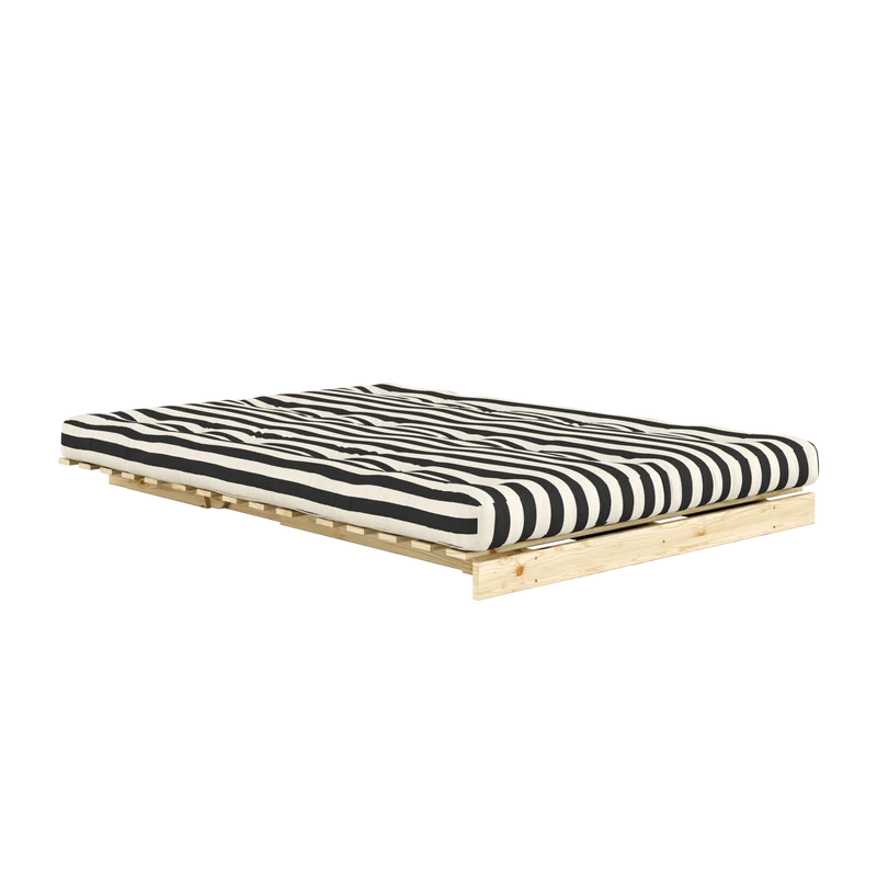 Canapé-lit en pin massif avec matelas rayé blanc et noir 140x200cm Raw roots - Karup Design