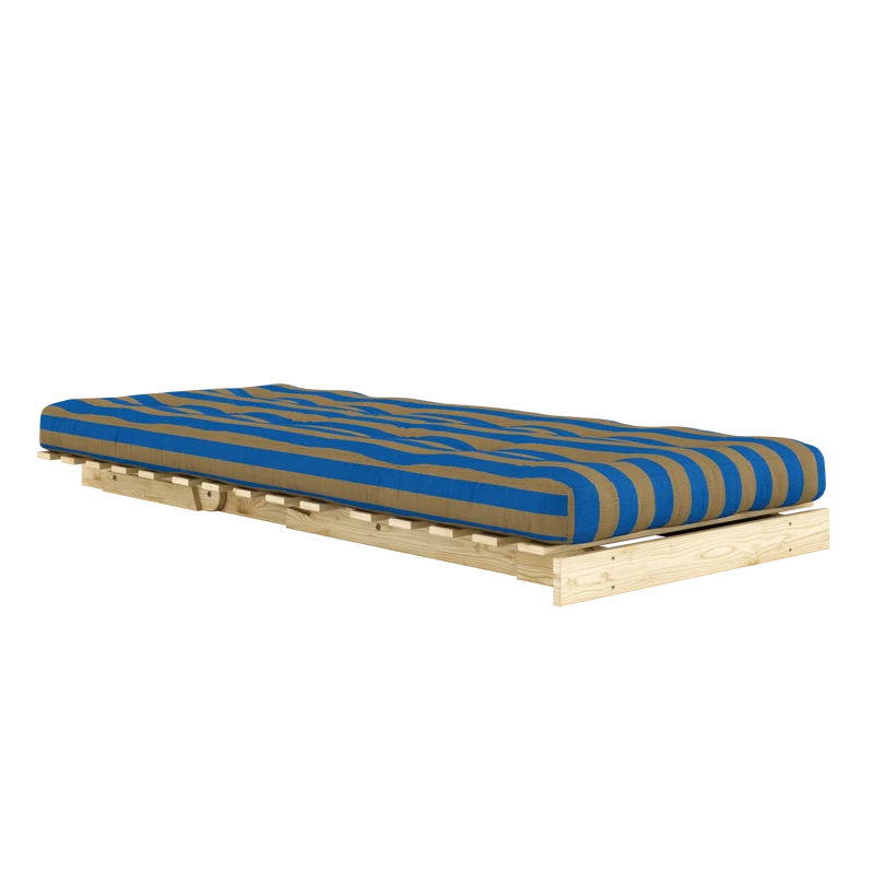 Canapé-lit en pin massif avec matelas rayé bleu et marron 90x200cm Raw roots - Karup Design