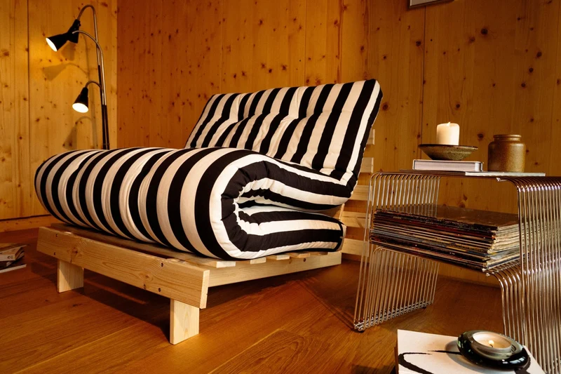 Canapé-lit en pin massif avec matelas rayé bordeaux et bleu clair 90x200cm Raw roots - Karup Design