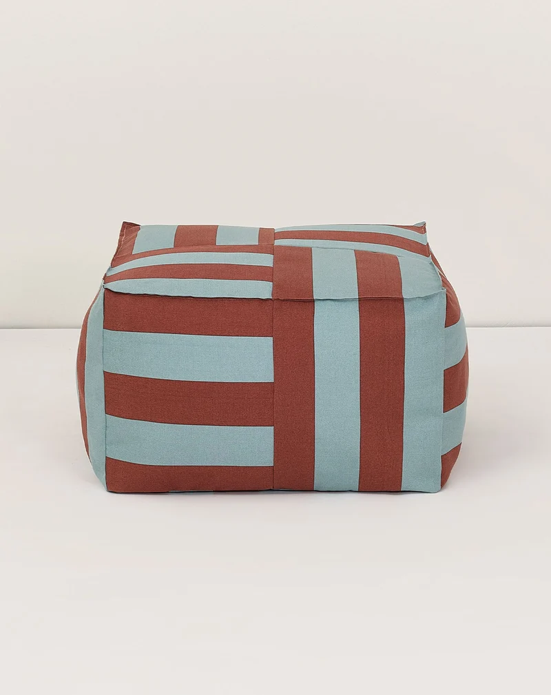 Nobodinoz Outdoor Sitzpouf Otto Erwachsenengrösse Toffee Blau gestreift