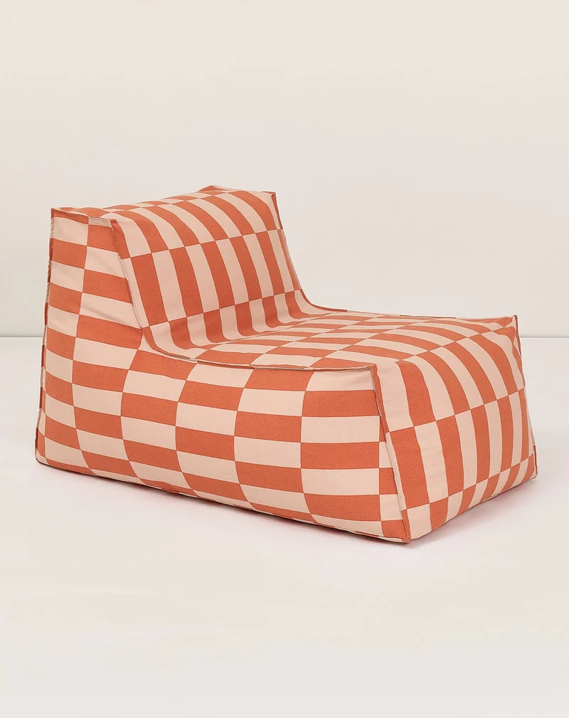 Nobodinoz Outdoor langer Sitzsack Matteo Erwachsenengrösse Tangerine Kacheln