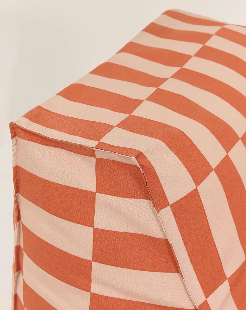 Nobodinoz Outdoor langer Sitzsack Matteo Erwachsenengrösse Tangerine Kacheln