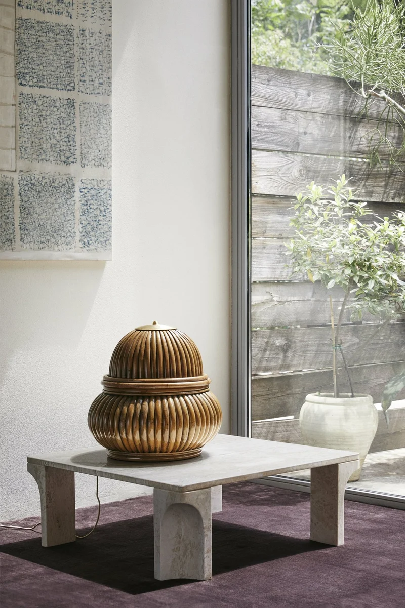 Table basse en pierre calcaire blanche 80x30 cm Doric - Gubi