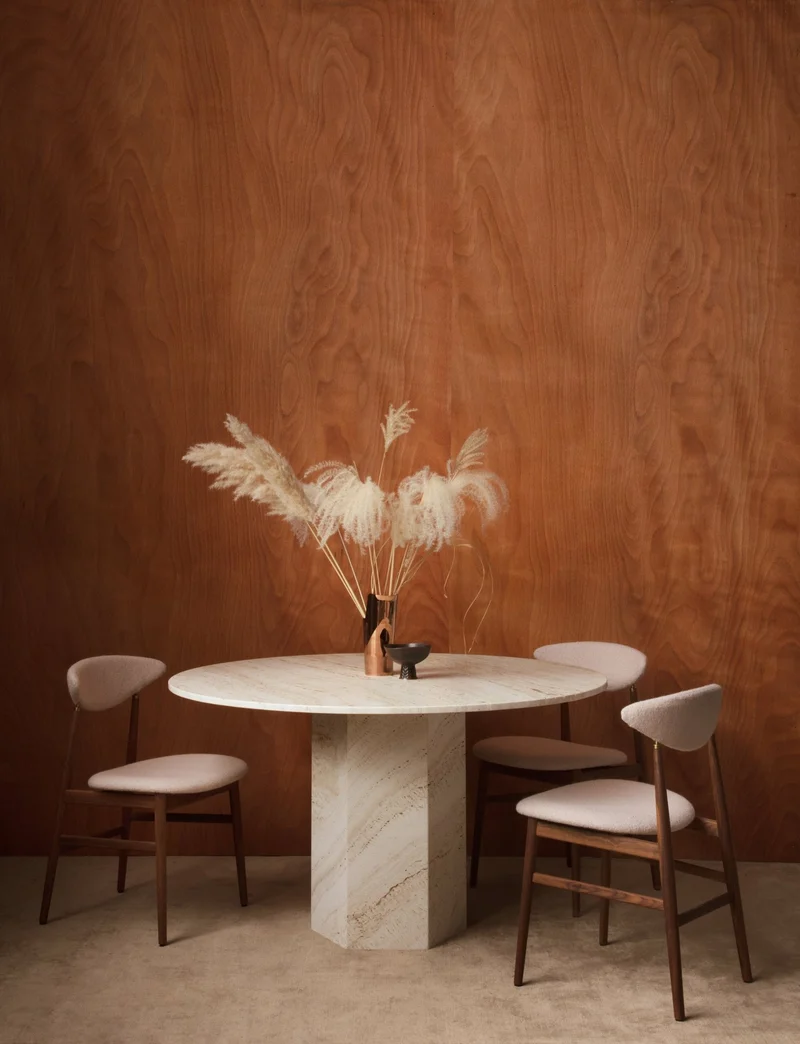 Table à manger ronde en pierre blanche Epic - Gubi