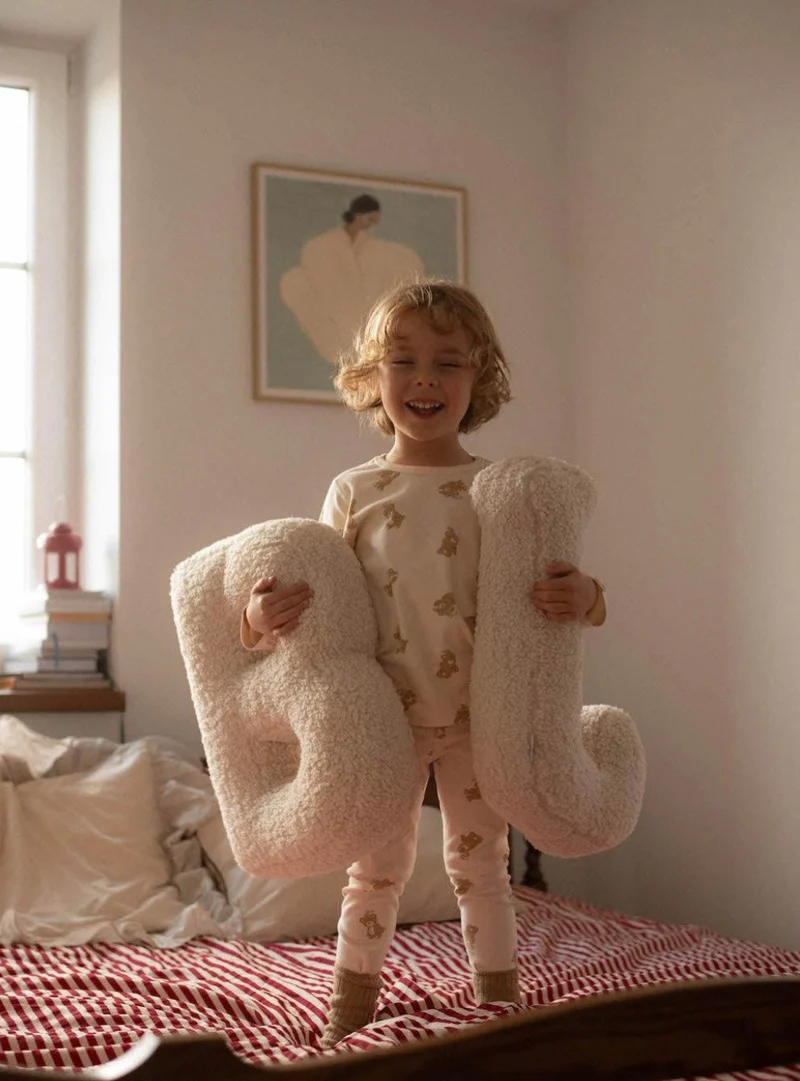 Betty's Home Buchstabenkissen D Creme Bouclé