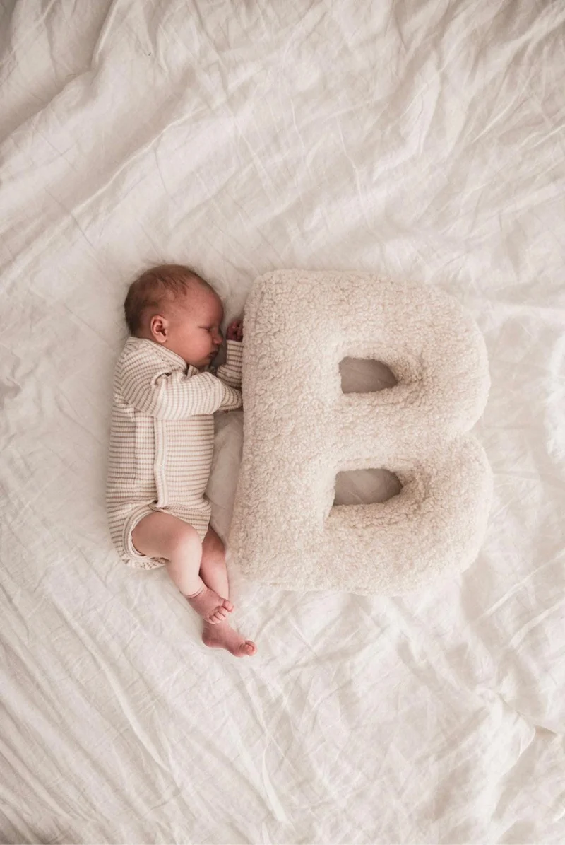 Betty's Home Buchstabenkissen B Creme Bouclé