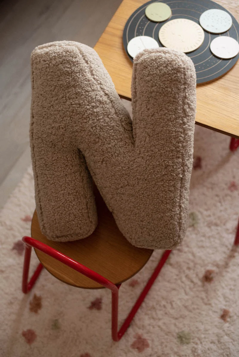 Betty's Home Buchstabenkissen N Mocha Bouclé