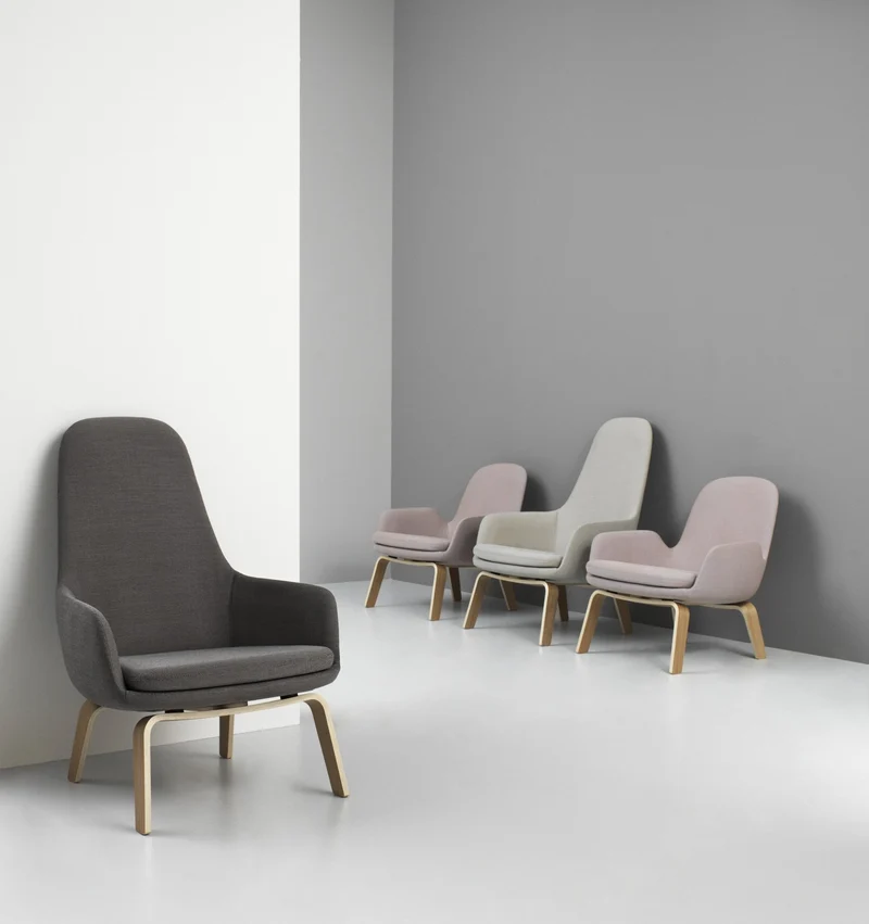 Fauteuil haut avec pieds en chrome et assise en cuir noir Era - Normann Copenhagen