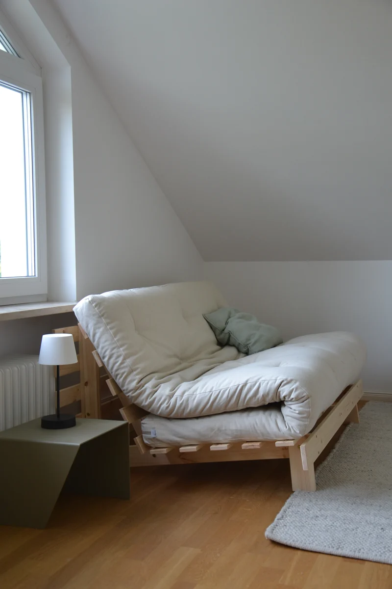 Canapé-lit beige clair pin massif Roots 160 - Karup Design