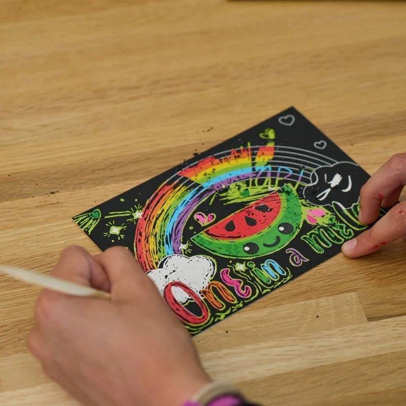 SCRATCH + SCRIBBLE ART KIT - SAFARI PARTY (6 YEARS+)
