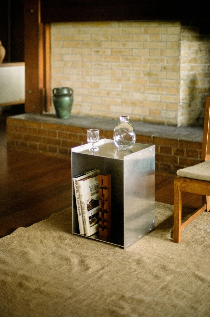 Table de chevet en aluminium 32,8 x 33,8 x 48,1 cm Rivet - Frama