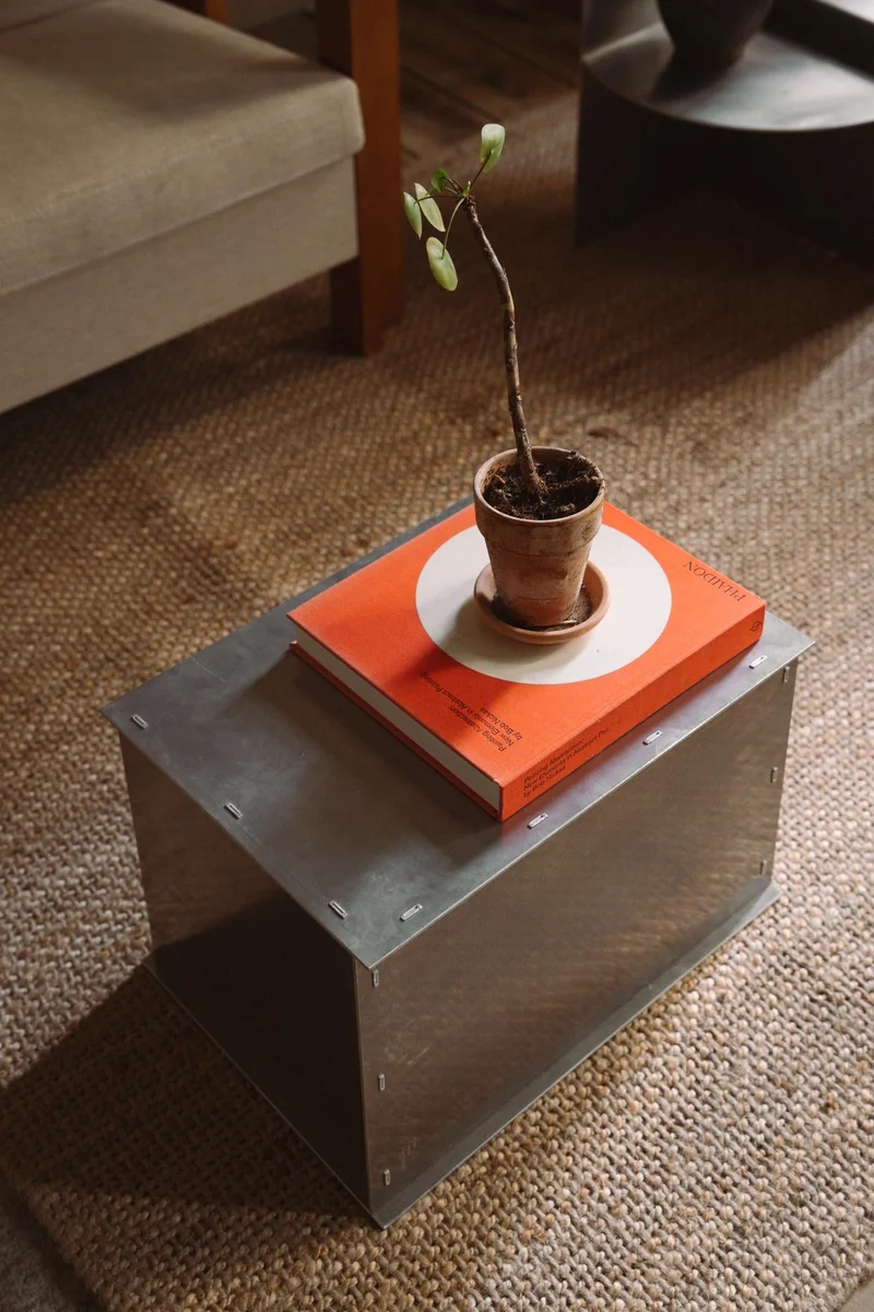 Table de chevet en aluminium 32,8 x 33,8 x 48,1 cm Rivet - Frama