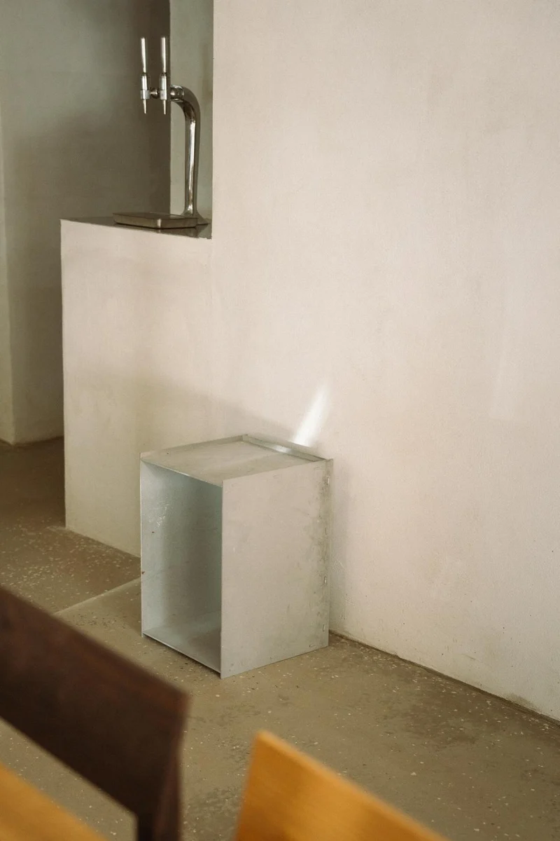 Table de chevet en aluminium 32,8 x 33,8 x 48,1 cm Rivet - Frama