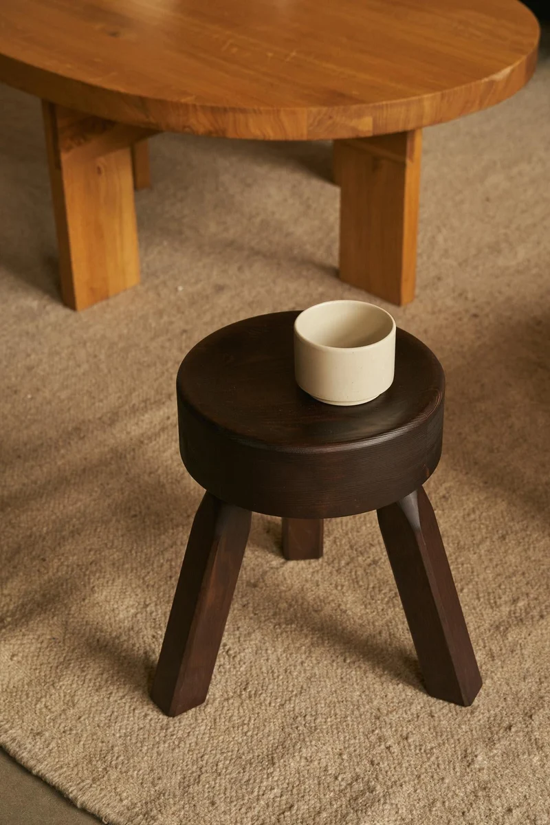 Tabouret rond en pin marron foncé 32,5 x 30,5 x 32,5 cm AML - Frama