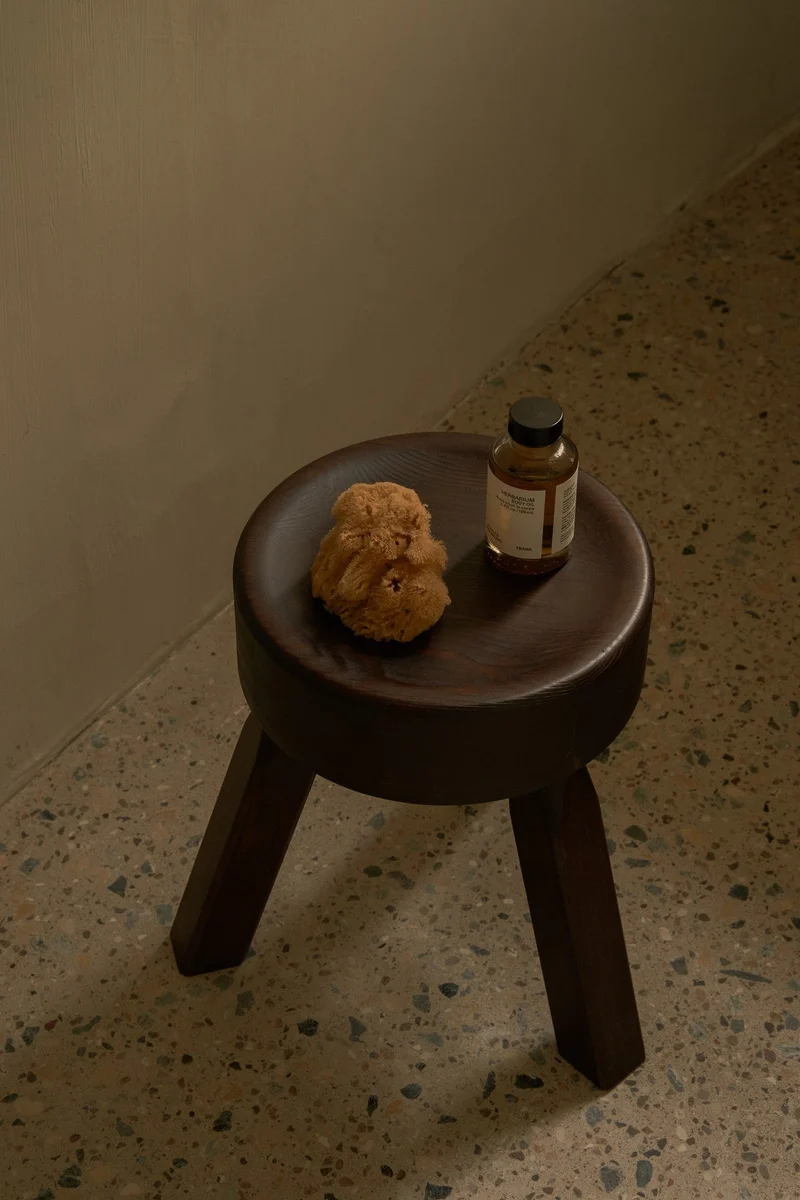 Tabouret rond en pin marron foncé 32,5 x 30,5 x 32,5 cm AML - Frama