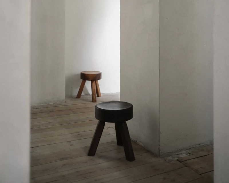 Tabouret rond en pin marron foncé 32,5 x 30,5 x 32,5 cm AML - Frama