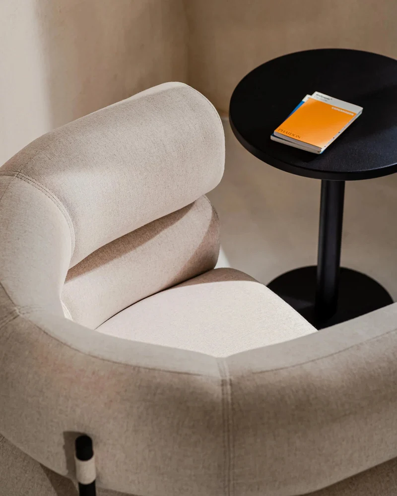 Fauteuil en acier et laine bouclé beige 71,2cm Ubi Mini - noo.ma
