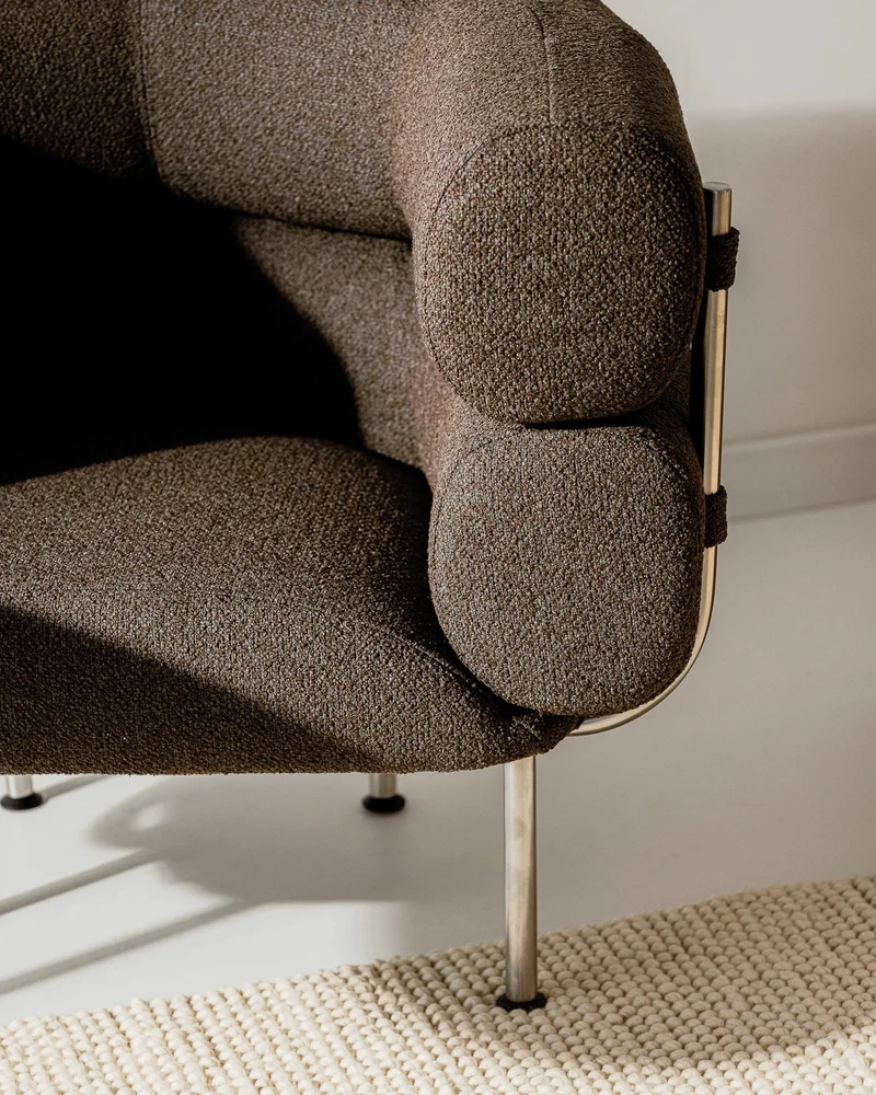 Fauteuil en acier et laine bouclé chocolat 71,2cm Ubi Mini - noo.ma