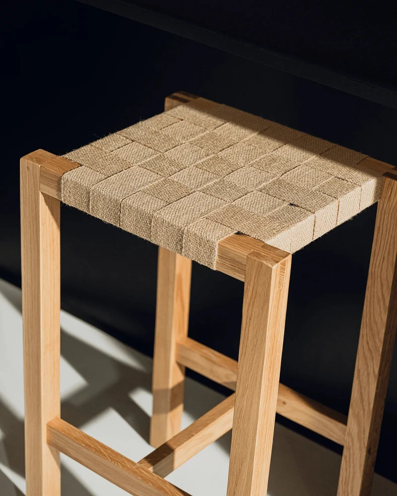 Tabouret de bar en chêne et coton 43x35x68cm Toli - Noo.ma