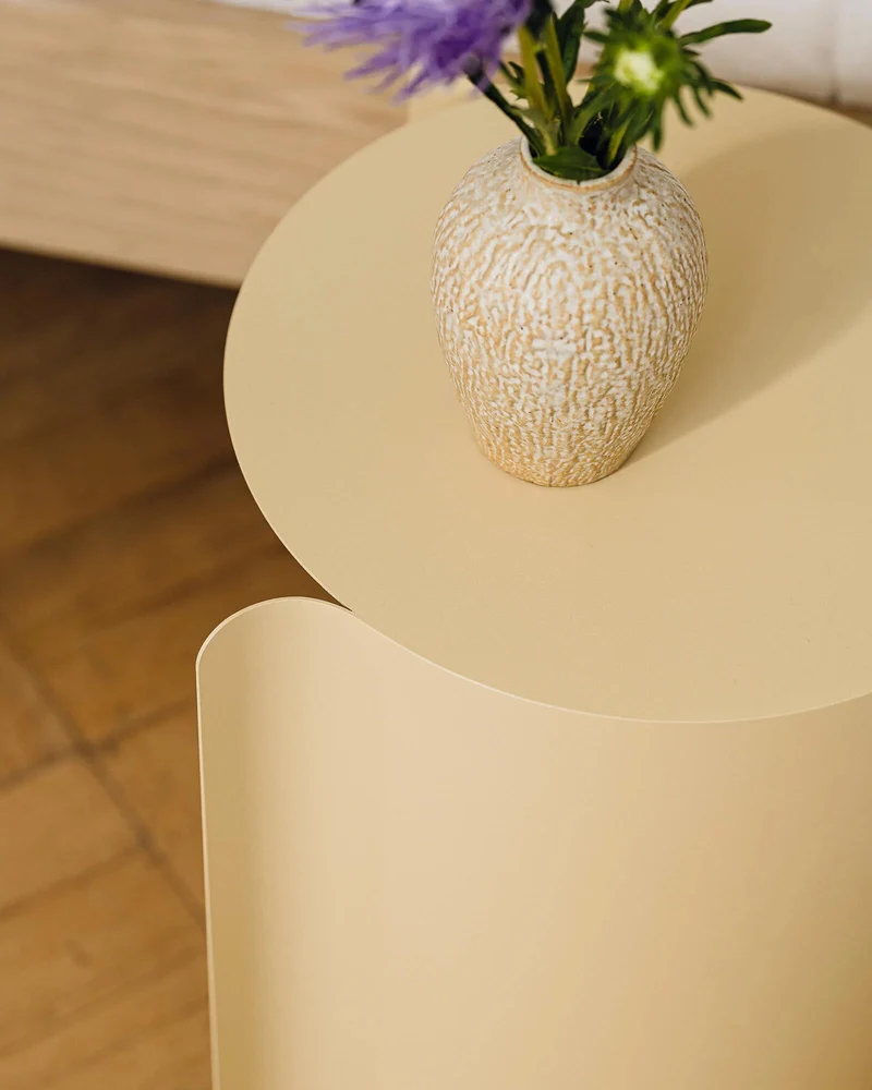 Table d'appoint en acier jaune beurre 32,3x50cm Wa - Noo.ma