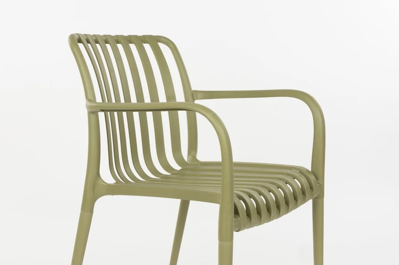 Chaise d'extérieur avec accoudoirs en plastique vert Cala - The Cool Republic
