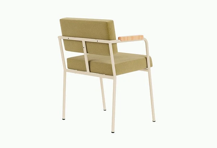 Chaise de salle à manger avec accoudoirs en acier beige et tissu vert pistache Monday - Fest Amsterdam