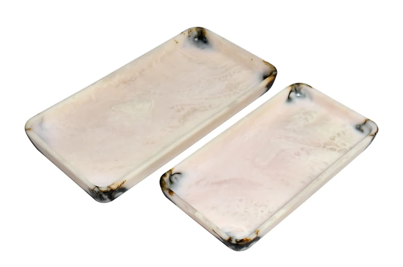 2 plateaux haut en résine noir et crème Rih - Versmissen