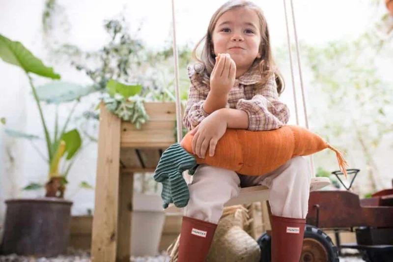 Lorena Canals Gestricktes Kissen Cathy the Carrot