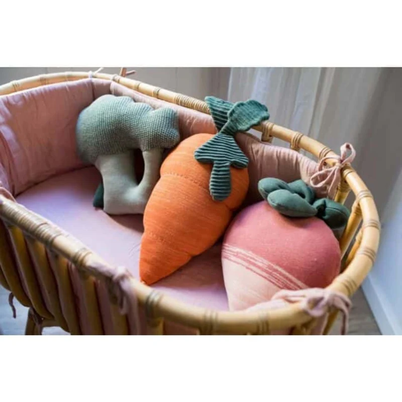 Lorena Canals Gestricktes Kissen Cathy the Carrot