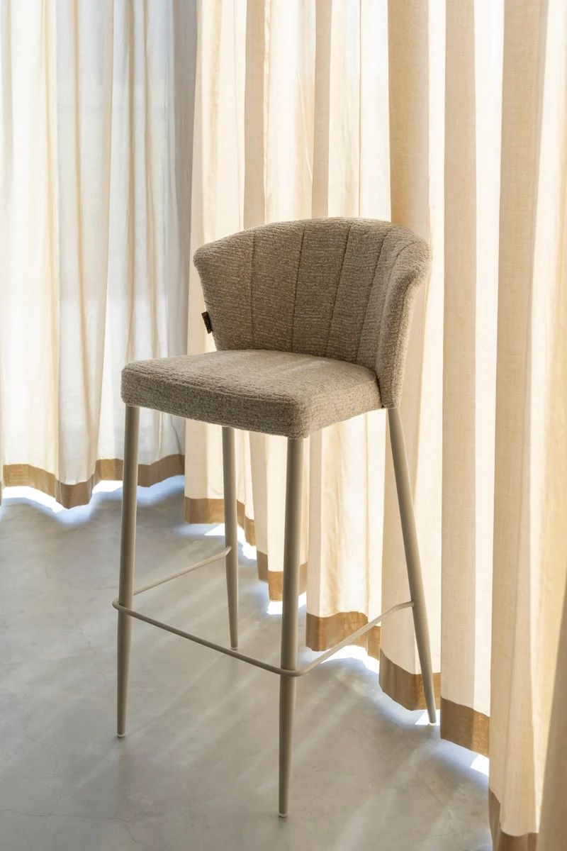 Chaise de bar en tissu marron et métal noir 73cm Georgia - Dutchbone