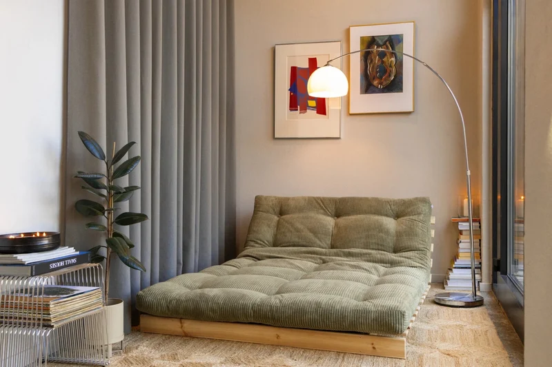 Canapé-lit en pin massif avec matelas marron foncé 140x200cm Roots - Karup