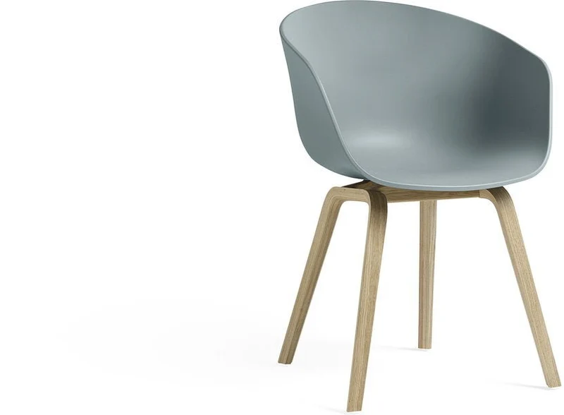 Chaise avec accoudoirs en plastique recyclé bleu pieds en chêne AAC22 - HAY