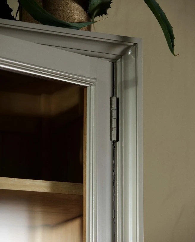 Armoire vitrine en bois gris 76x44x210cm Viva - Nordal