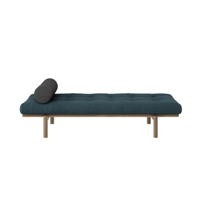Lit de jour en pin massif avec matelas bleu 72x200cm Next - Karup Design