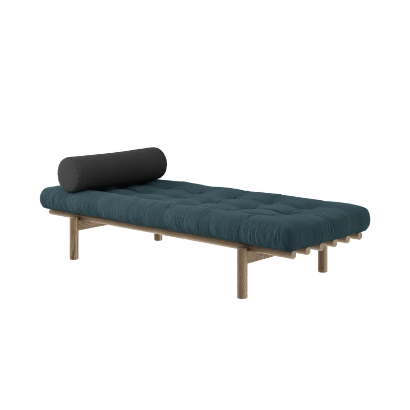 Lit de jour en pin massif avec matelas bleu 72x200cm Next - Karup Design