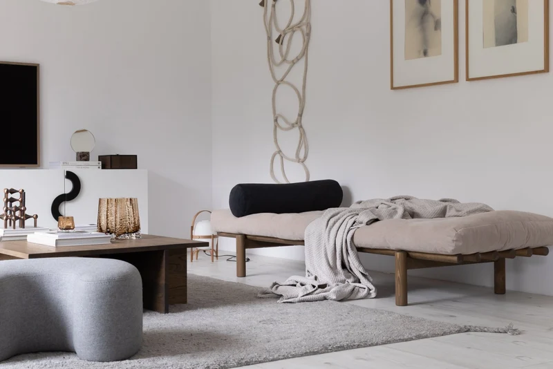 Lit de jour en pin massif avec matelas bleu 72x200cm Next - Karup Design